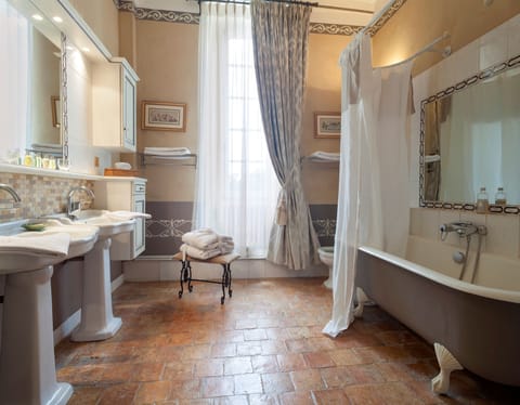 Room (Luxe) | Bathroom | Free toiletries, hair dryer, bathrobes, slippers