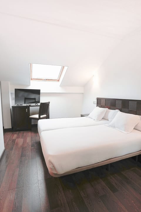 Standard Twin Room | In-room safe, free WiFi, bed sheets