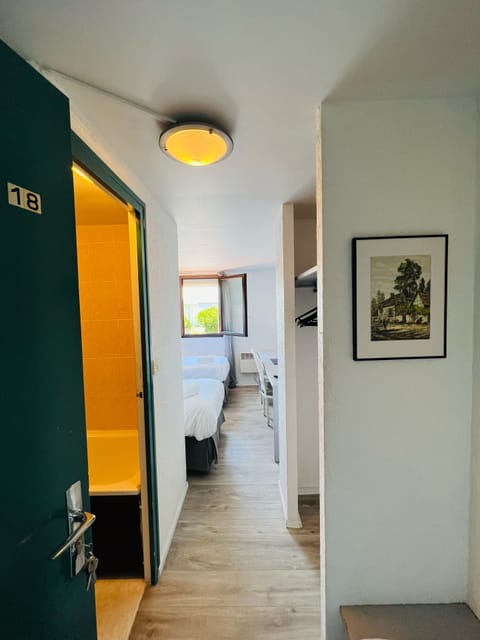 Twin Room | Individually decorated, individually furnished, desk, laptop workspace