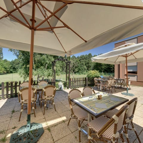 Lunch and dinner served, French cuisine