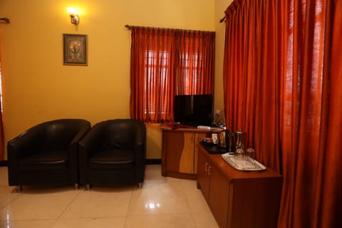 3 Bedroom Apartment | Living area | TV