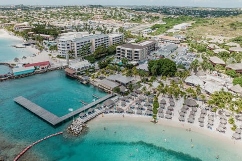 Beach nearby, white sand, beach cabanas, sun loungers