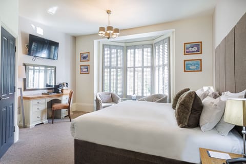 Deluxe Double Room | Individually decorated, individually furnished, desk, iron/ironing board