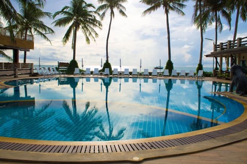 Outdoor pool, pool umbrellas, sun loungers