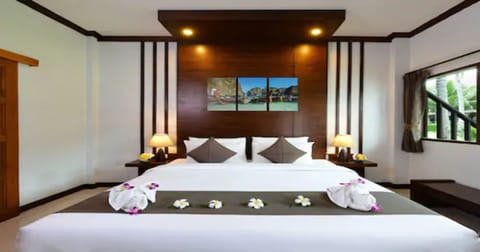 Superior Double Room | Minibar, in-room safe, individually decorated, individually furnished