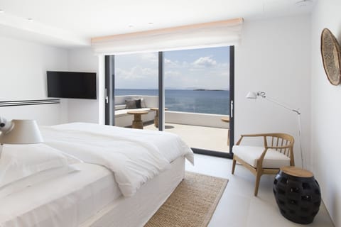 The Margi Villa, Sea View | Minibar, in-room safe, laptop workspace, soundproofing