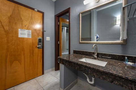 Room, 1 King Bed, Accessible, Non Smoking (Efficiency) | Bathroom | Combined shower/tub, rainfall showerhead, hair dryer, towels