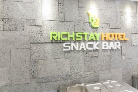 Snack bar