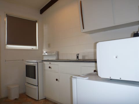 Apartment, 1 Bedroom | Private kitchen | Mini-fridge, microwave, stovetop, cookware/dishes/utensils