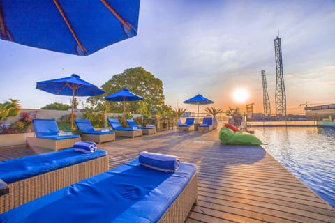 Outdoor pool, pool umbrellas, sun loungers