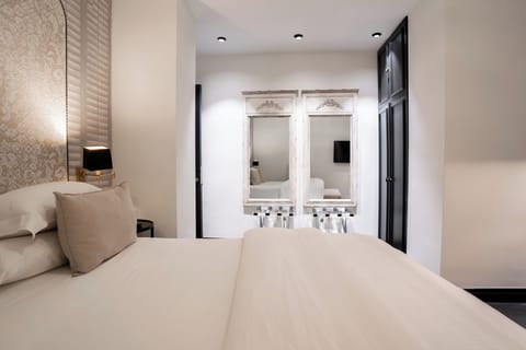 Standard Room | Premium bedding, minibar, in-room safe, desk