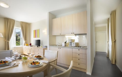 One-bedroom apartment (for 4 persons) | Private kitchen | Fridge, microwave, stovetop, coffee/tea maker