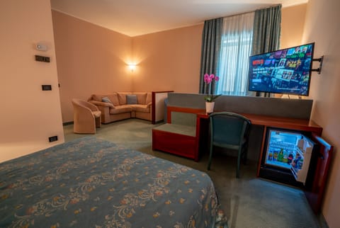 Superior Triple Room | In-room business center