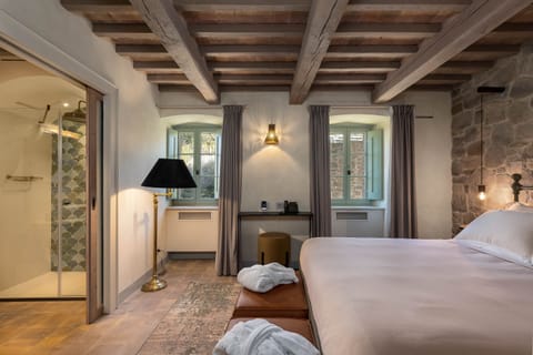 Superior Room | Premium bedding, down comforters, pillowtop beds, minibar