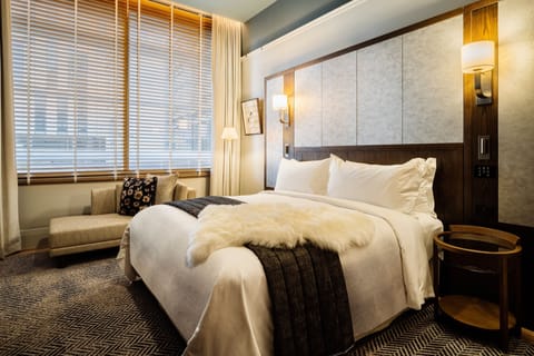 Suite, 1 King Bed | Frette Italian sheets, premium bedding, pillowtop beds, minibar