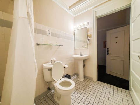 Standard King | Bathroom | Free toiletries, hair dryer, towels, soap