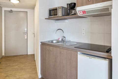 Apartment, 1 Bedroom | Private kitchen | Fridge, microwave, stovetop, dishwasher