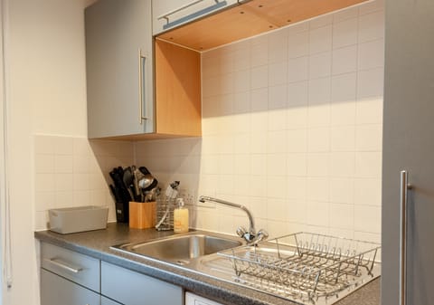 Apartment, 2 Bedrooms, Non Smoking | Private kitchen | Full-size fridge, microwave, oven, coffee/tea maker