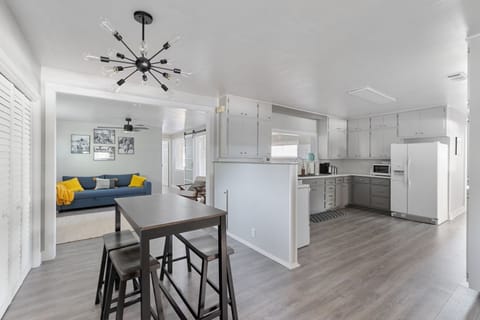 House, 3 Bedrooms | Private kitchen | Fridge, oven, stovetop, coffee/tea maker