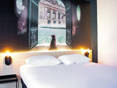 Standard Room, 1 Double Bed | In-room safe, desk, blackout drapes, soundproofing