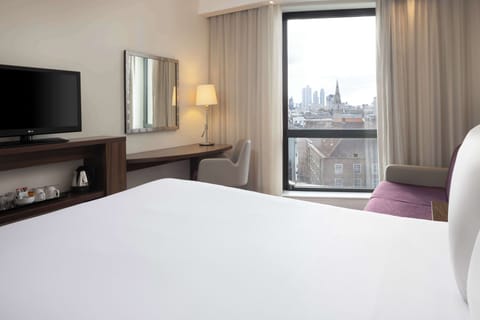 Room, 1 Queen Bed, Non Smoking, City View | In-room safe, blackout drapes, soundproofing, iron/ironing board