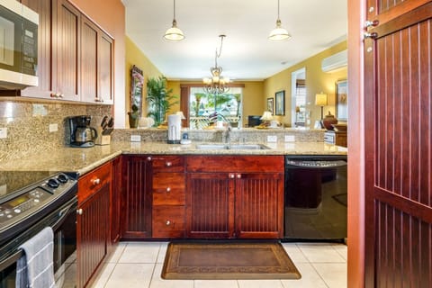 Condo, Multiple Beds, Hot Tub, Golf View | Private kitchen | Fridge, microwave, oven, stovetop