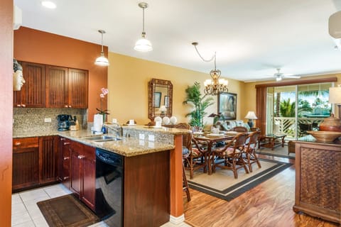 Condo, Multiple Beds, Hot Tub, Golf View | Private kitchen | Fridge, microwave, oven, stovetop