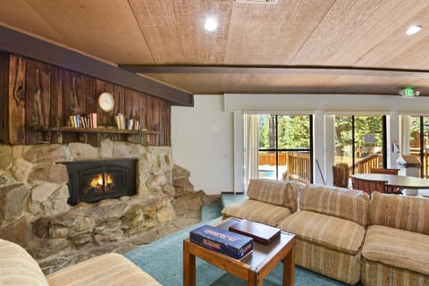 Studio Suite, 1 Queen Bed, Patio, Mountain View (Kings Run Retreat) | Interior