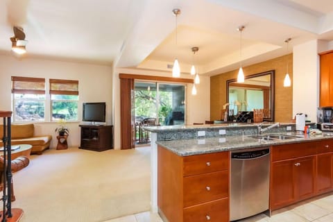 House, Multiple Beds, Hot Tub, Golf View | Private kitchen | Fridge, microwave, oven, stovetop