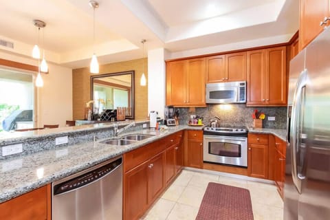 House, Multiple Beds, Hot Tub, Golf View | Private kitchen | Fridge, microwave, oven, stovetop