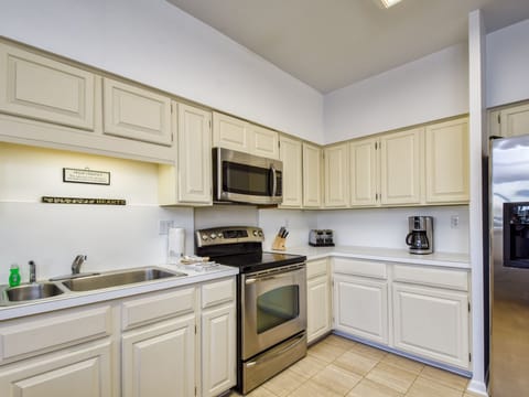 Condo, Multiple Beds, Ocean View | Private kitchen | Fridge, microwave, oven, stovetop