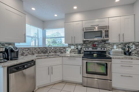 Condo, Multiple Beds, Pool Access, Golf View (5-137 - No Pets Allowed) | Private kitchen | Fridge, microwave, oven, stovetop