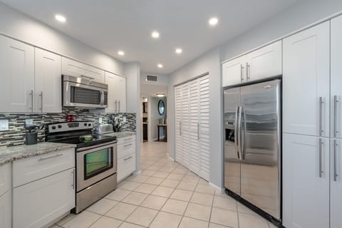 Condo, Multiple Beds, Pool Access, Golf View (5-137 - No Pets Allowed) | Private kitchen | Fridge, microwave, oven, stovetop