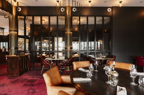 Breakfast, lunch, dinner served; alfresco dining