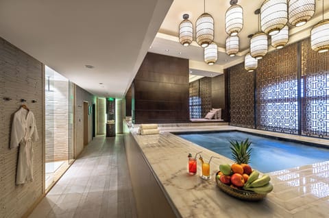 Indoor spa tub