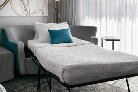 Premium bedding, in-room safe, desk, laptop workspace