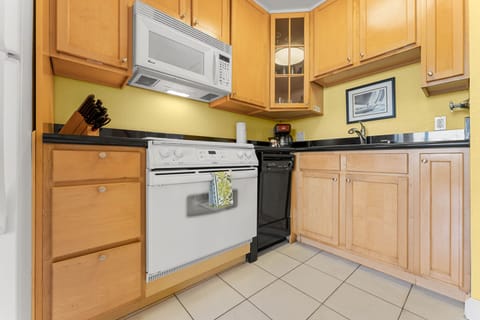 Room, 1 King Bed, Beach View | Private kitchen | Fridge, microwave, oven, stovetop