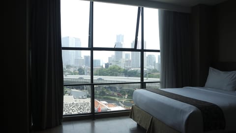 Suite (Includes Free Laundry 2 pcs / day) | Premium bedding, in-room safe, desk, iron/ironing board