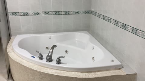 Senior Room, Hot Tub, City View | Bathroom | Hair dryer, towels, soap, shampoo