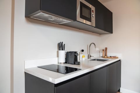 Suite L | Private kitchen | Electric kettle