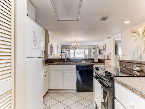 Condo (Windjammer 412 - No Pets Allowed) | Private kitchen | Fridge, microwave, oven, stovetop