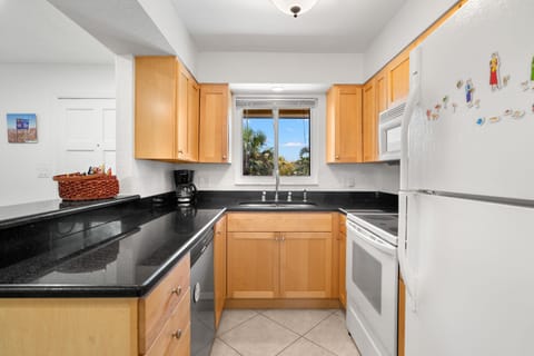 Condo, 1 King Bed with Sofa bed, Pool View (17 - No Pets Allowed) | Private kitchen | Fridge, microwave, oven, stovetop