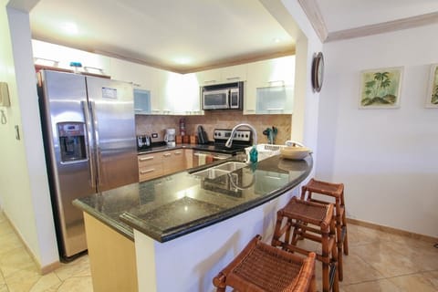 Apartment, 3 Bedrooms | Private kitchen | Fridge, oven, coffee/tea maker, toaster