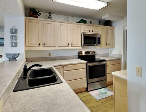 Condo, Multiple Beds, Balcony, Beach View (#2307 - No Pets Allowed) | Private kitchen | Fridge, microwave, oven, stovetop