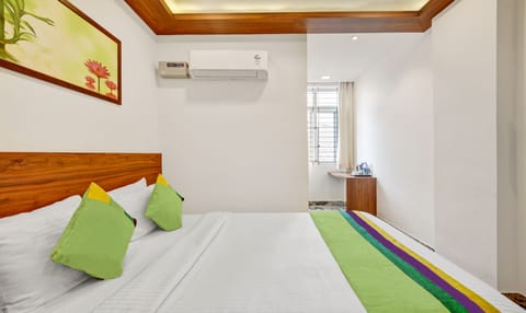 Standard Double Room | Desk, iron/ironing board, bed sheets