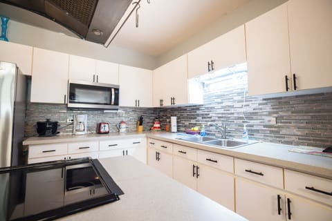 Villa | Private kitchen | Microwave, stovetop, cookware/dishes/utensils, freezer