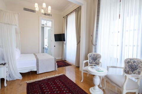 Deluxe Room, 1 Double Bed, Sea View | In-room safe, blackout drapes, iron/ironing board, free WiFi