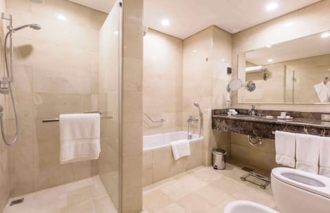 Separate tub and shower, deep soaking tub, free toiletries, hair dryer