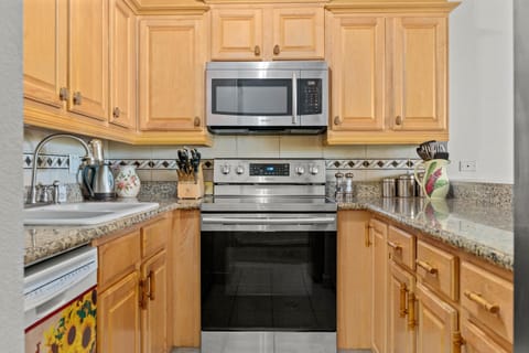 Condo, 1 King Bed, Hot Tub, Garden View (7-204 - No Pets Allowed) | Private kitchen | Fridge, microwave, oven, stovetop