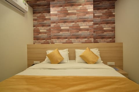 Deluxe Double Room | Free WiFi, bed sheets